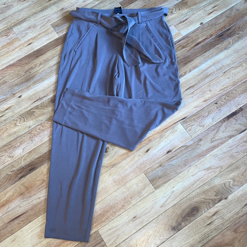 White House Black Market tapered pull on slacks
